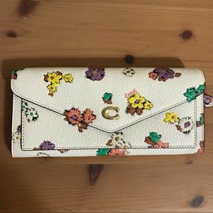 Coach Wyn Soft Wallet With Floral Print